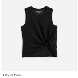 Beyond Yoga- Front twist Goodbye Muscle Tank